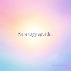 nem vagy egyedül felirat pasztell gradient háttéren