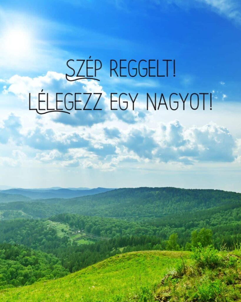 Szép reggelt kép, lélegezz egy nagyot felirattal. A háttérben zöld hegyek, kék ég, felhők.